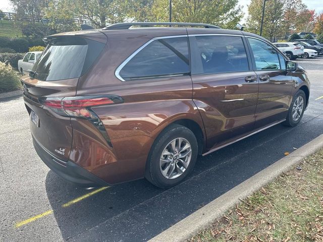 2022 Toyota Sienna LE