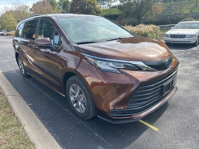 2022 Toyota Sienna LE