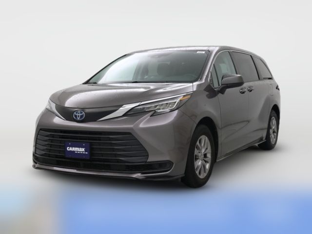 2022 Toyota Sienna LE