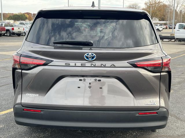 2022 Toyota Sienna LE