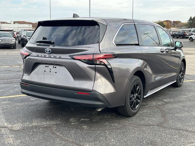 2022 Toyota Sienna LE