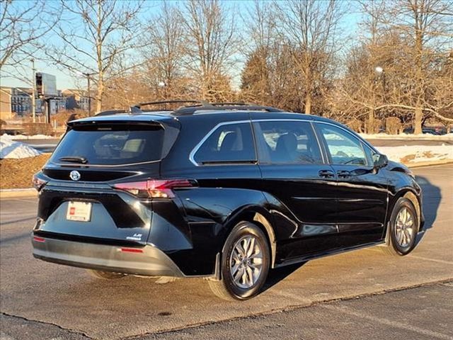 2022 Toyota Sienna LE