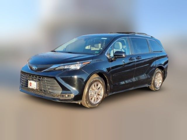 2022 Toyota Sienna LE