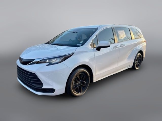 2022 Toyota Sienna LE