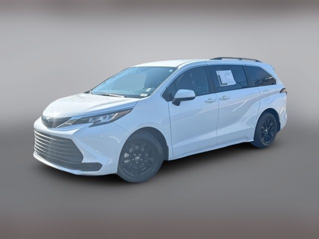 2022 Toyota Sienna LE