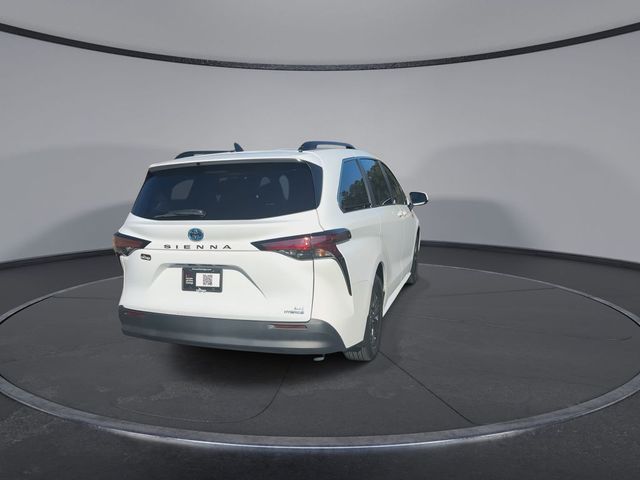 2022 Toyota Sienna LE