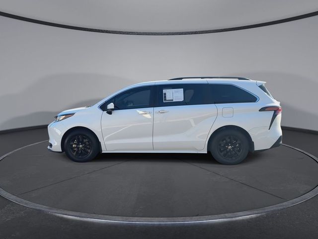 2022 Toyota Sienna LE