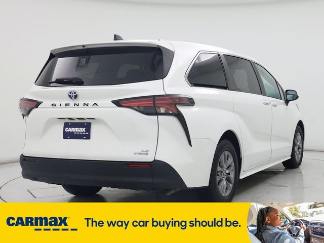 2022 Toyota Sienna LE