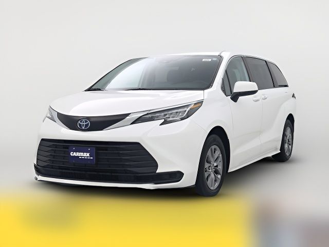 2022 Toyota Sienna LE