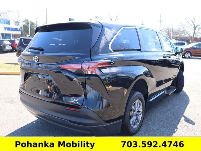 2022 Toyota Sienna LE