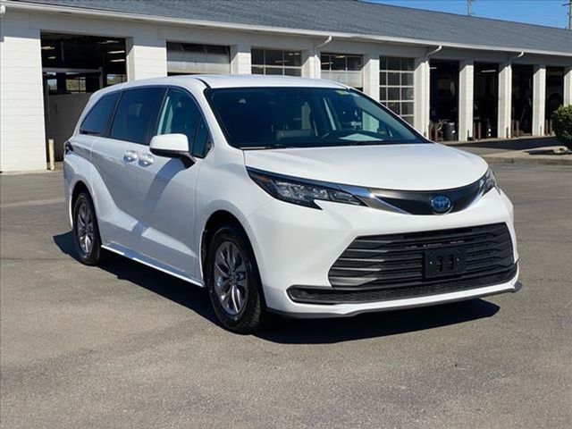 2022 Toyota Sienna LE