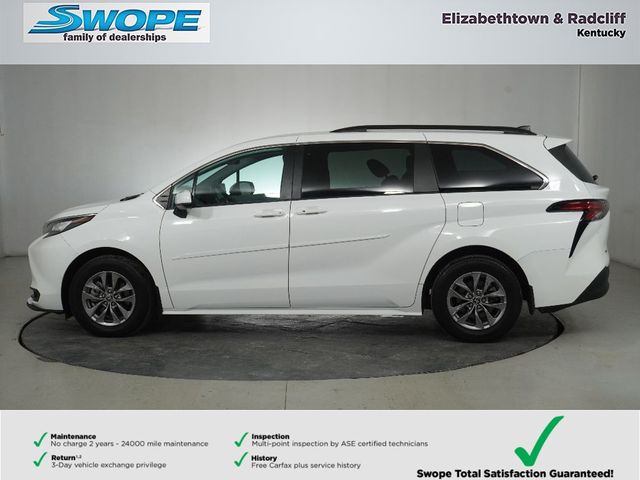 2022 Toyota Sienna LE