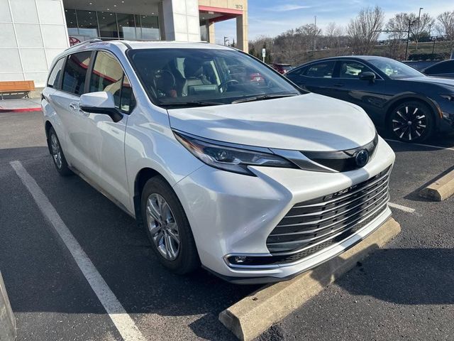 2022 Toyota Sienna Platinum