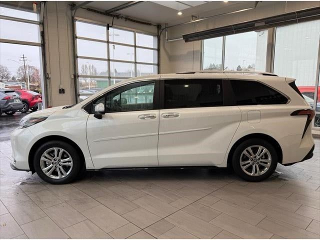 2022 Toyota Sienna Platinum