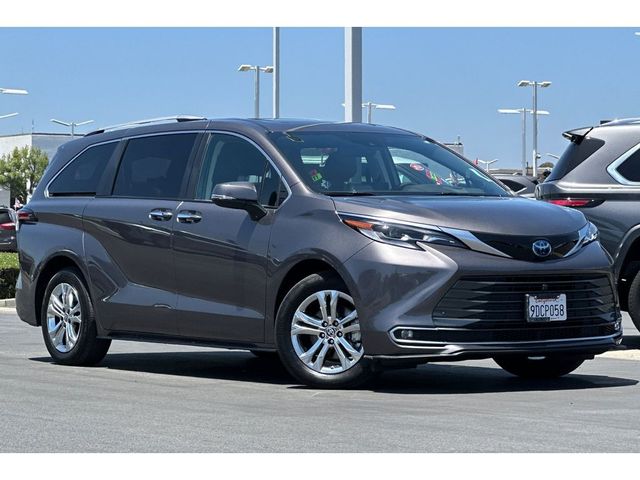 2022 Toyota Sienna Platinum