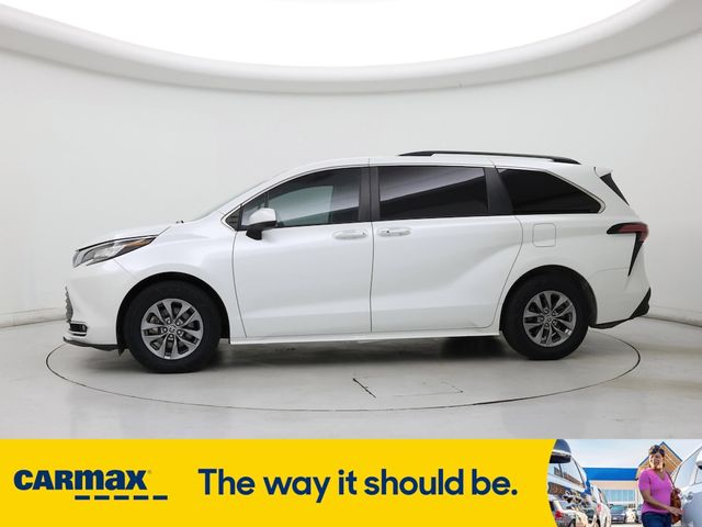 2022 Toyota Sienna XLE