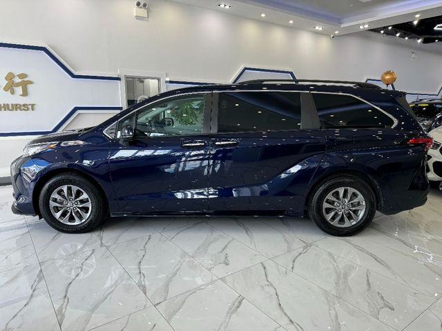 2022 Toyota Sienna XLE