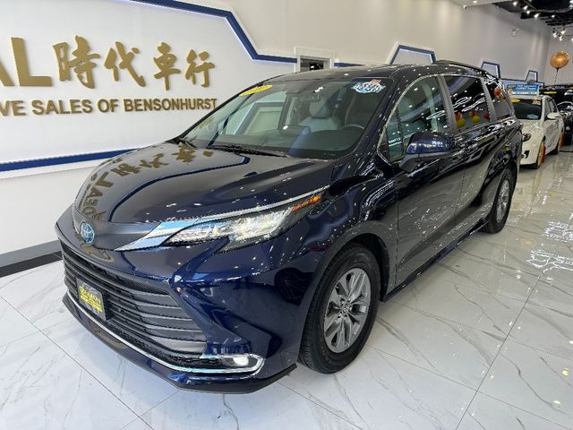 2022 Toyota Sienna XLE