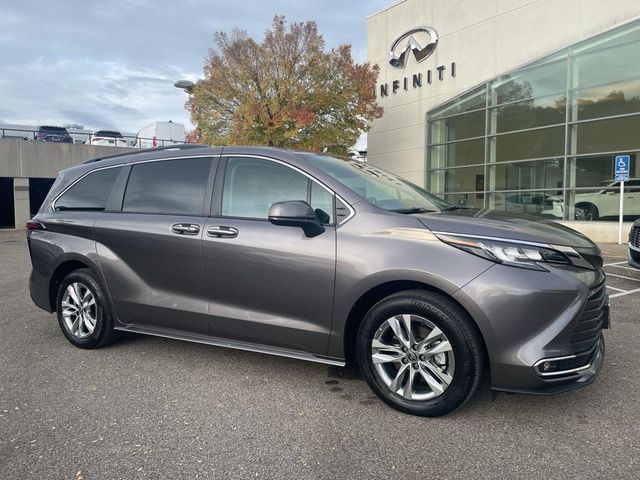 2022 Toyota Sienna XLE