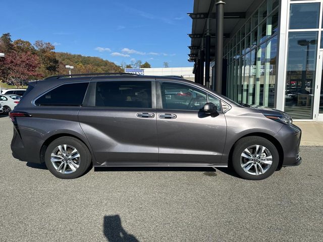 2022 Toyota Sienna XLE