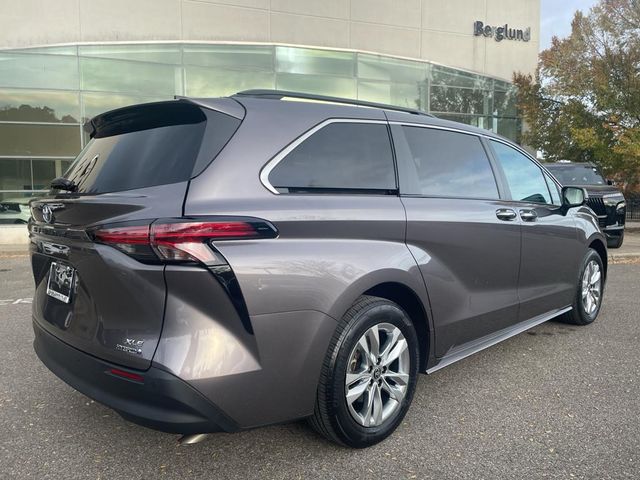 2022 Toyota Sienna XLE