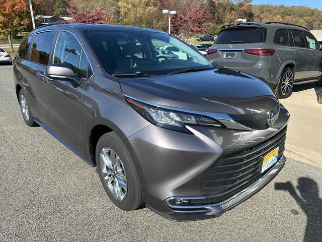 2022 Toyota Sienna XLE