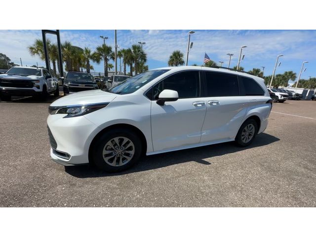 2022 Toyota Sienna XLE