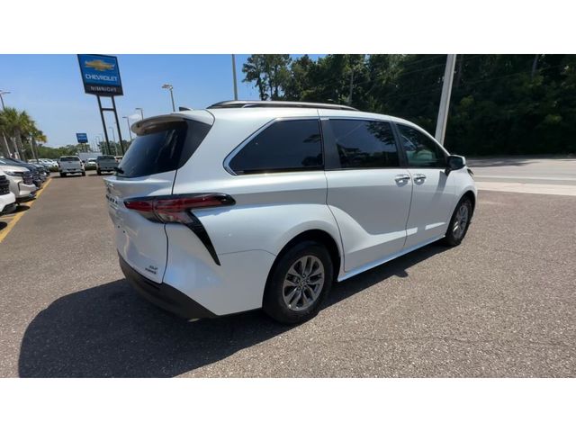 2022 Toyota Sienna XLE