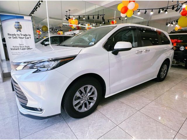 2022 Toyota Sienna XLE