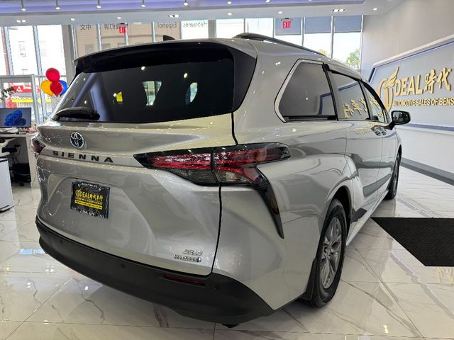 2022 Toyota Sienna XLE