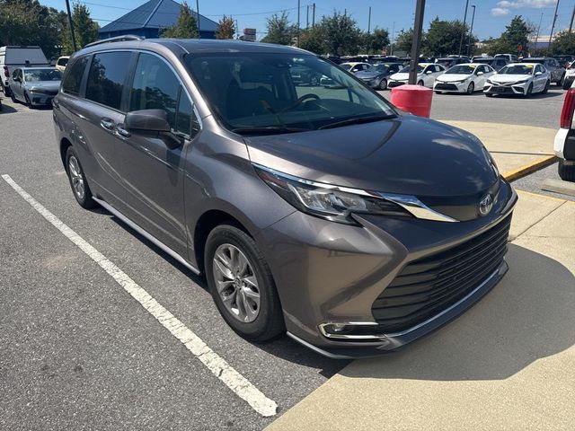 2022 Toyota Sienna XLE