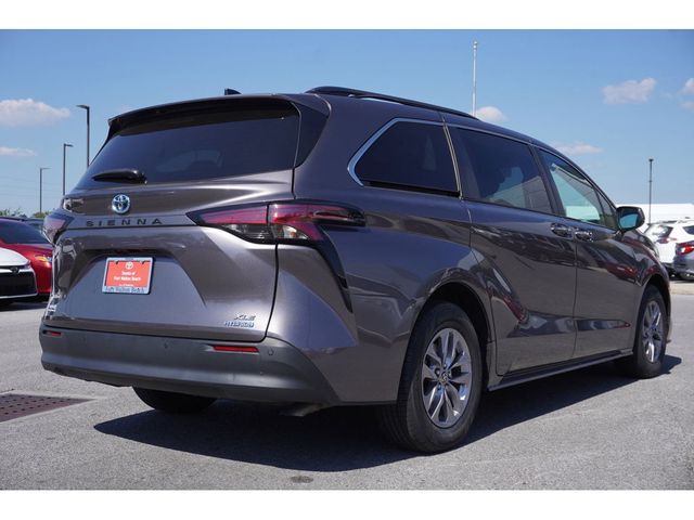 2022 Toyota Sienna XLE