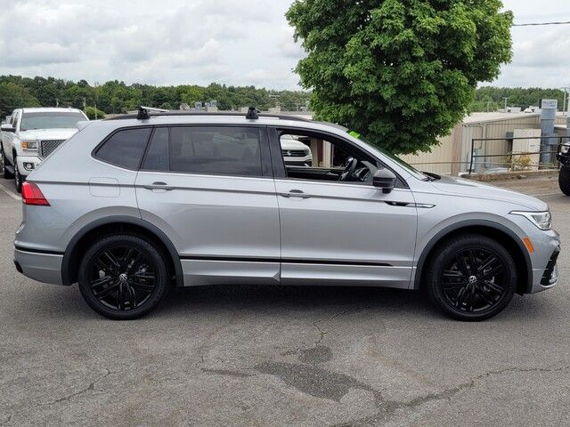 2022 Volkswagen Tiguan SE R-Line Black