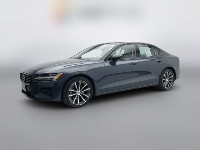 2022 Volvo S60 Momentum