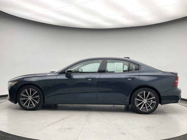 2022 Volvo S60 Momentum
