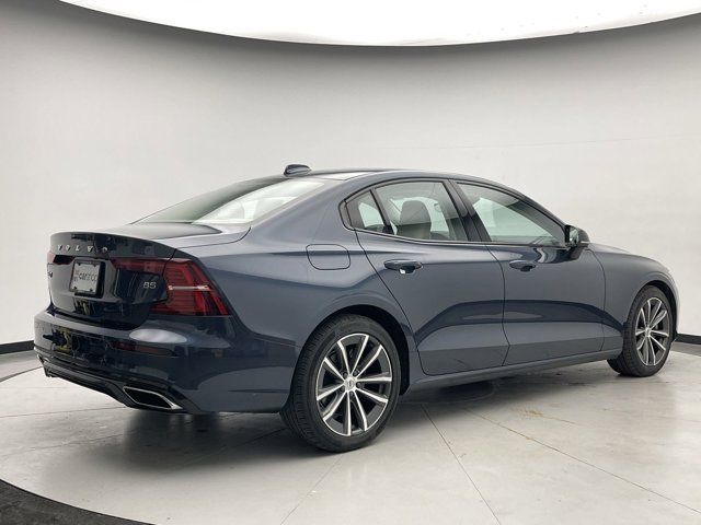 2022 Volvo S60 Momentum