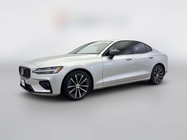 2022 Volvo S60 Momentum