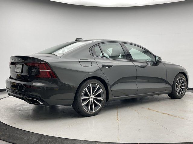 2022 Volvo S60 Momentum