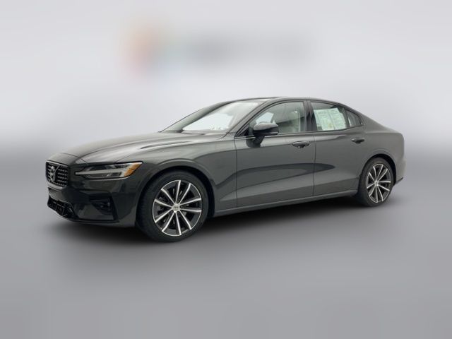 2022 Volvo S60 Momentum