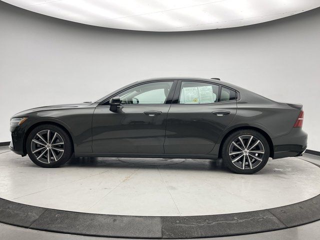 2022 Volvo S60 Momentum