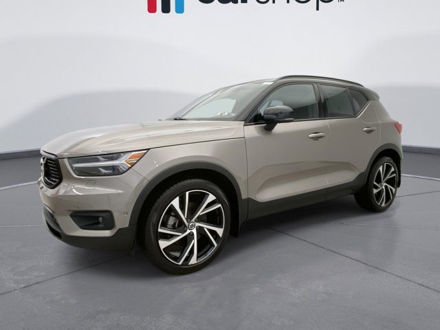 2022 Volvo XC40 R-Design