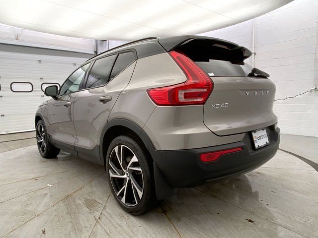 2022 Volvo XC40 R-Design