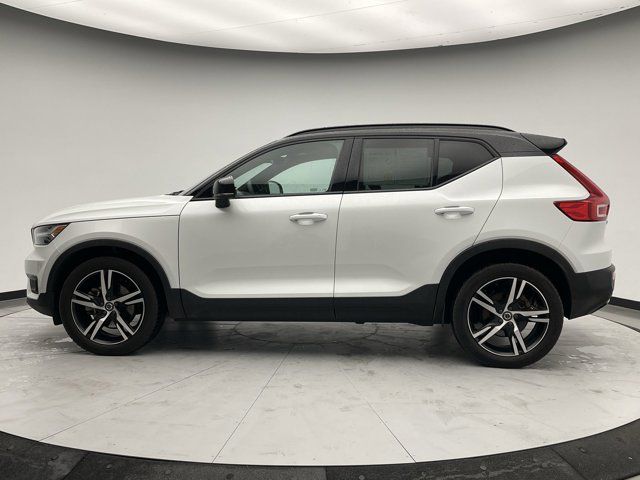 2022 Volvo XC40 R-Design