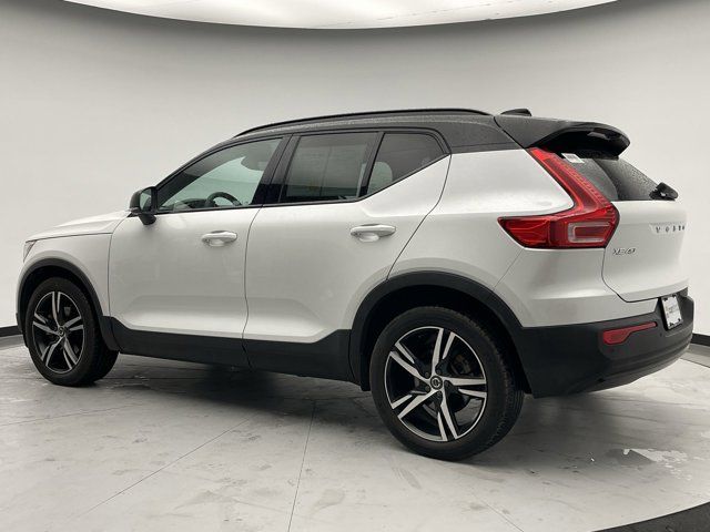 2022 Volvo XC40 R-Design