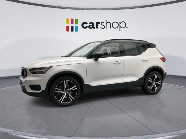 2022 Volvo XC40 R-Design