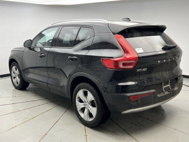 2022 Volvo XC40 Momentum