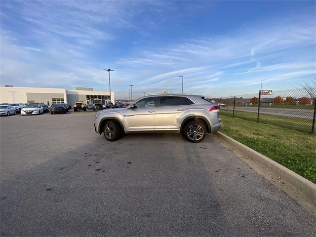 2022 Volkswagen Atlas Cross Sport 2.0T SEL R-Line