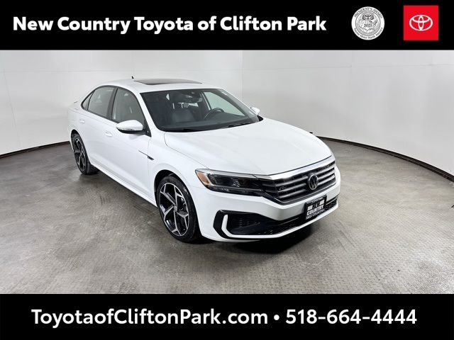 2022 Volkswagen Passat 2.0T R-Line