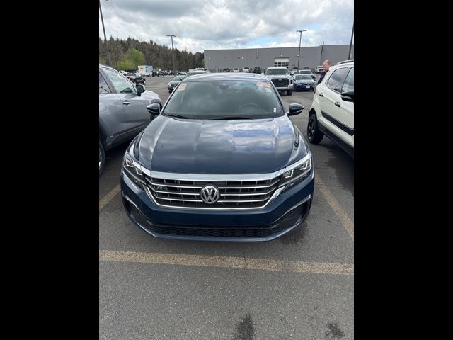 2022 Volkswagen Passat 2.0T R-Line