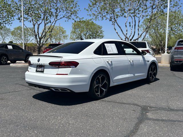 2022 Volkswagen Passat 2.0T R-Line